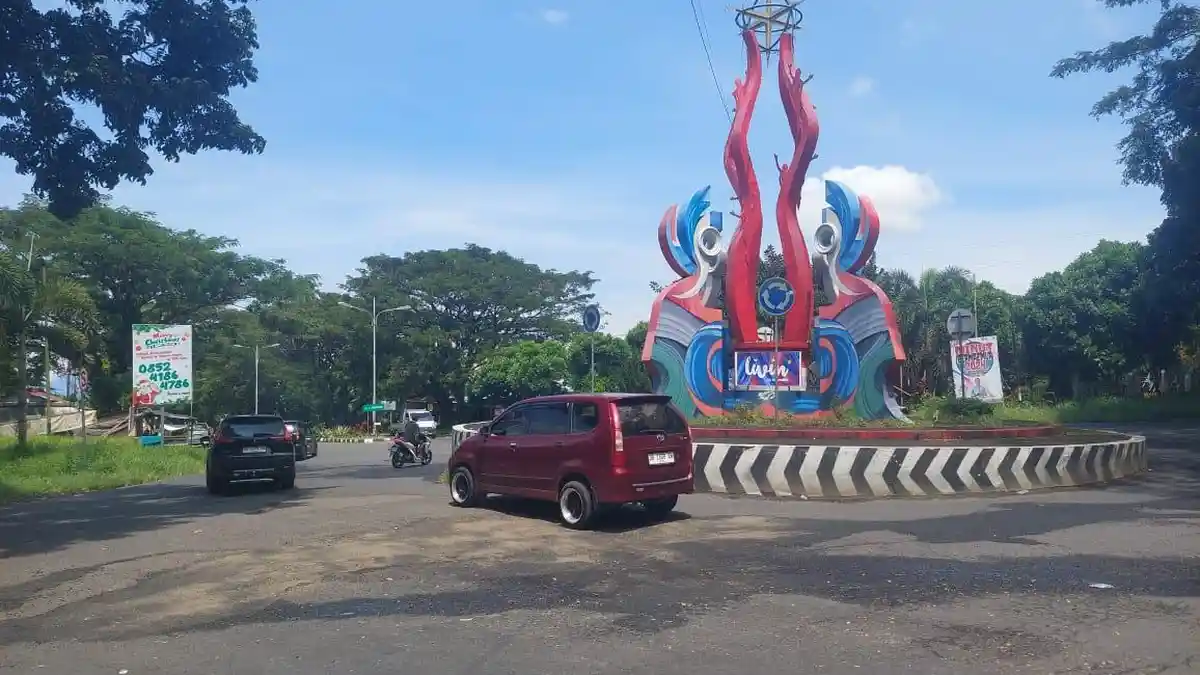 Foto-fis-Sat-Lantas-Polres-Minut-usai-memperbaiki-jalan-rusak